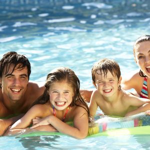 family-piscina